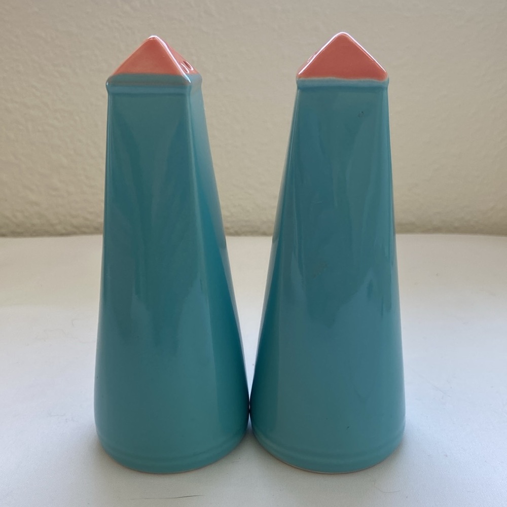 (2) Vintage Lindt Stymeist shakers